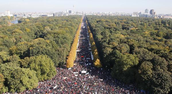 Cientos de miles de personas se manifiestan en Berlín contra el TTIP