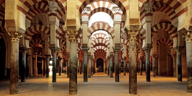 IU denuncia que el Gobierno «no tiene intención» de revertir las inmatriculaciones a favor de la Iglesia católica