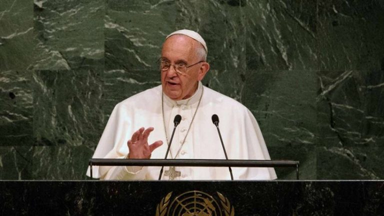 El grito de Francisco desde el Congo: ?Pongan fin a la guerra. ¡Basta de enriquecerse a costa de los más débiles, con recursos y dinero manchado de sangre!?? -- José Lorenzo