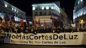 El frío aumenta y el calor no llega. Almería, Granada y Sevilla se manifiestan contra los cortes de luz -- Susana Sarrión