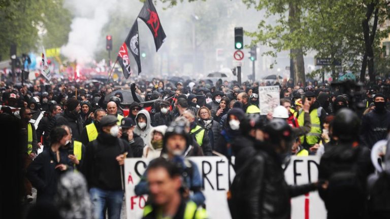 Francia. 1º de Mayo. Gigantesca movilización en Paris y otras ciudades. Fuertes choques entre los manifestantes y la Policía