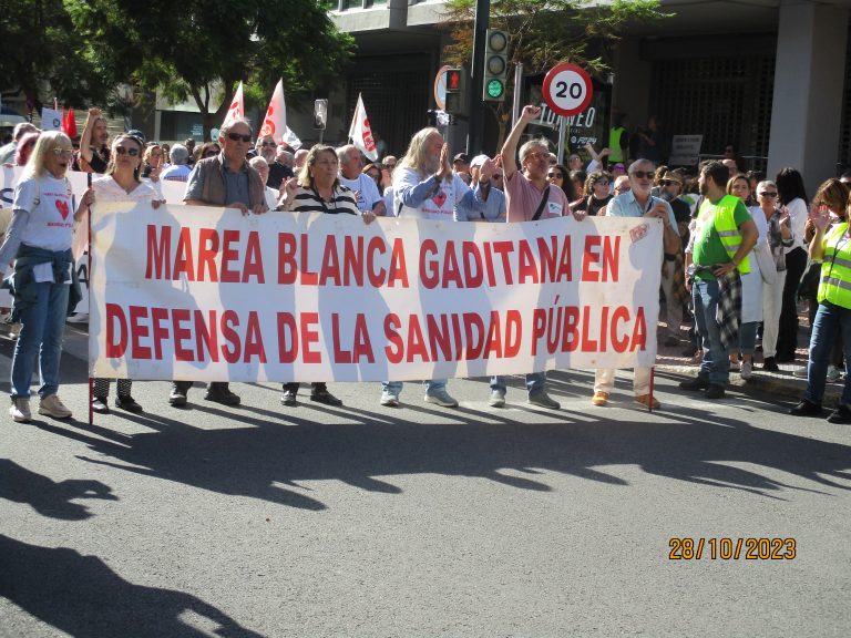 ?Sin tarjeta no hay receta??: miles de voces critican la ?destrucción programada?? de la sanidad pública por el Gobierno andaluz -- Antonio Morente