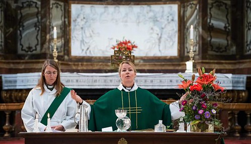 Lucía Ramón: ?Queremos una Iglesia que sea parte de la solución a la desigualdad y del machismo, no del problema?? -- Abraham Canales