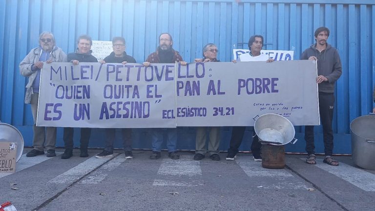 Curas anuncian huelga de hambre por 5.000 toneladas de alimentos retenidos por el Gobierno de Milei