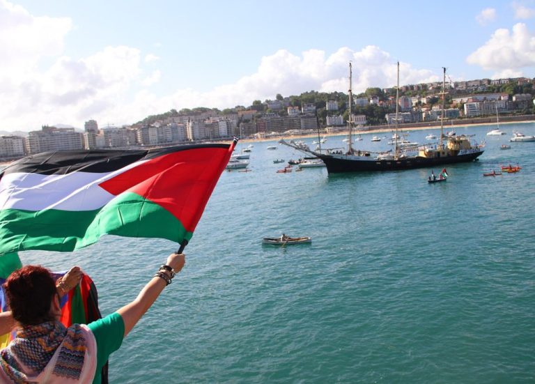 La Flotilla de la Libertad a Gaza, tan bloqueada como la comunidad internacional -- Nacho Prieto