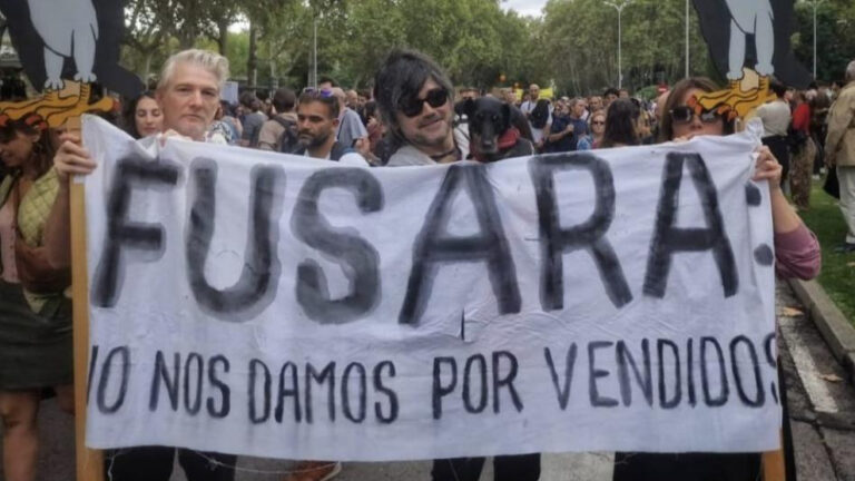 La lucha de más de 200 familias de Madrid para evitar que la Iglesia venda sus hogares a un fondo: «Hacen negocio con la vivienda» -- Inés García Rábade