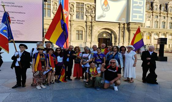 El poeta Olivier Herrera, fiel a la memoria, alza la bandera de la II República -- Olivier Herrera Marín