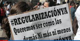 Sumar pide al PSOE regularizar a más de medio millón de personas migrantes en octubre -- Alexis Romero