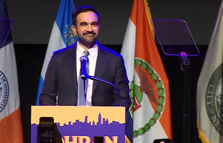 “Si alguien puede mostrar a una nación traicionada por Trump cómo derrotarlo, es la ciudad que lo vio nacer” -- Zohran Mamdani