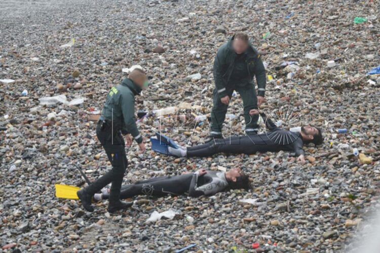 Inmigrantes se juegan la vida en el mar, en plena borrasca Emilia -- Carmen Echarri