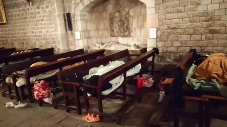 Ola de frío en Santa Anna: “No podemos permitir tener tanta gente durmiendo en la calle y sufriendo el frío” -- Pau M. Durán