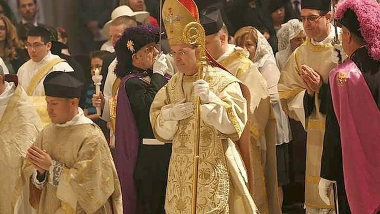 El CEU (y Vox) invitan a España a Schneider, uno de los iconos de los ataques contra el Papa Francisco -- Jesús Bastante