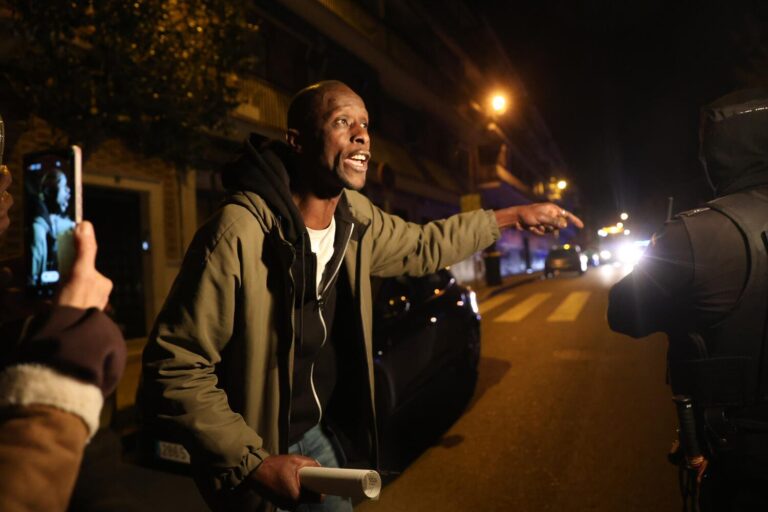 El exdiputado de Podemos Serigne Mbaye tras su detención policial: «Esto es racismo puro y duro»