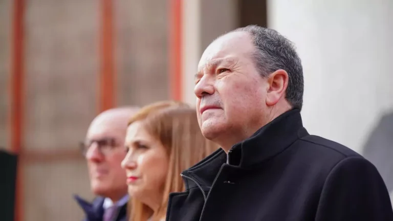 Carta abierta al Obispo de Vitoria. Nuestra diócesis de Vitoria, diez años después, ¿no sería más sinodal dialogar que imponer? -- Un grupo de curas de la diócesis de Vitoria