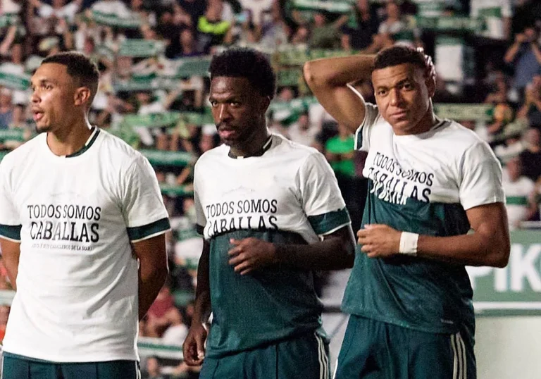 Mbappé justifica la razón por la que se remangó la camiseta por Ceuta y los Ultras Sur le amenazan: «Cualquier madridista y español se avergüenza» -- A. A.