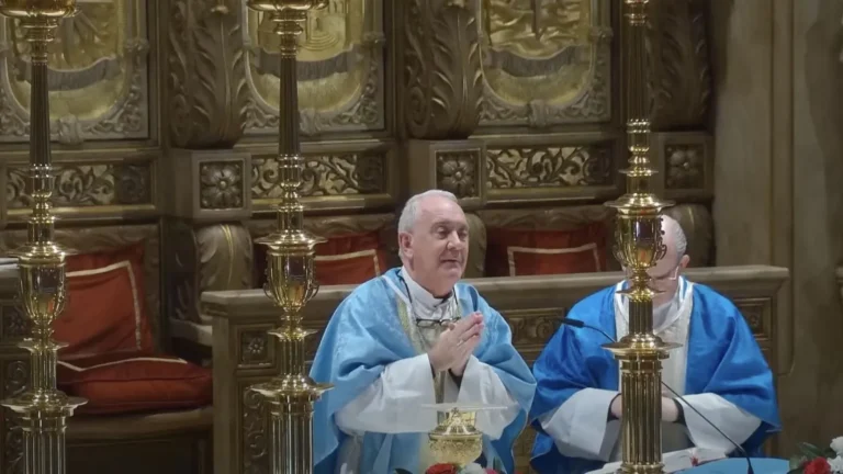Una Virgen, una ermita y un obispo libre: la batalla por la dignidad de Barbastro-Monzón » No es un órdago. Es la coherencia de un obispo que parece dispuesto a perder el puesto antes que aceptar lo que interpreta como una desposesión de la memoria religiosa y popular de su diócesis» -- José Lorenzo